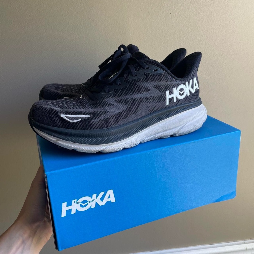 HOKA Clifton 9 Running Shoes women’s size 8.5